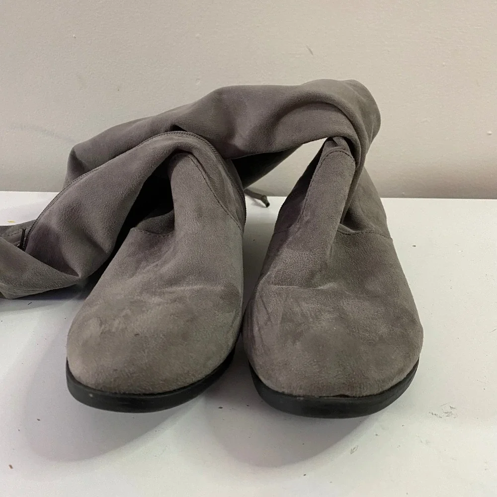 Womens 9.5 Tall Grey Faux Suede Boots Over the knee Flat Tie Back Missing string